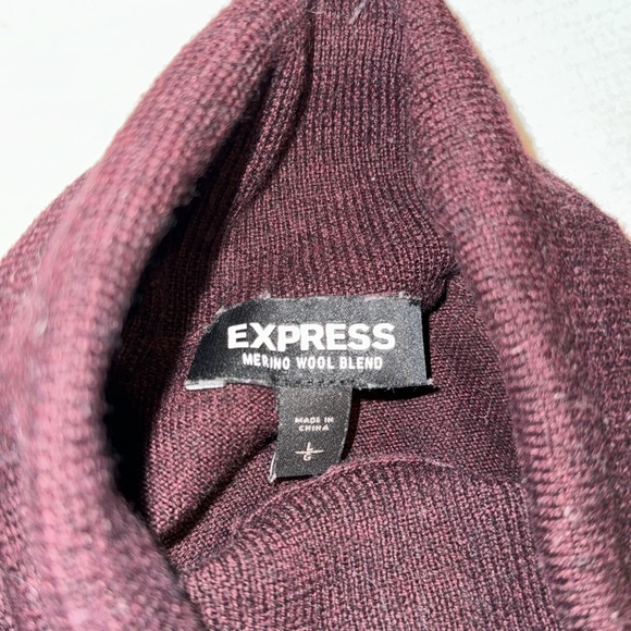 Men’s Express Turtleneck - Picture 4 of 4